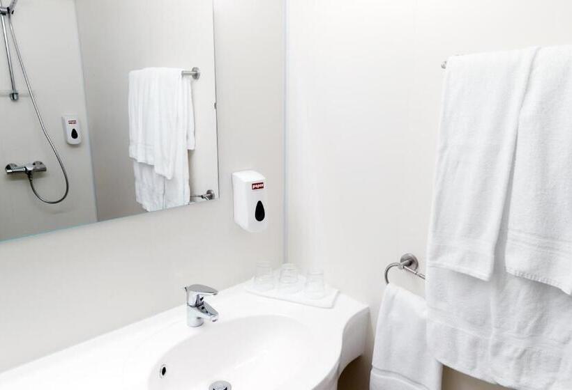 اتاق استاندارد سه نفره, Fosshotel Nupar