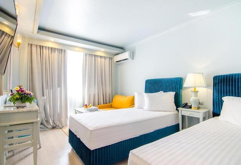 اتاق استاندارد با تخت دوبل و چشم‌انداز دریا, Phoenicia Blue View