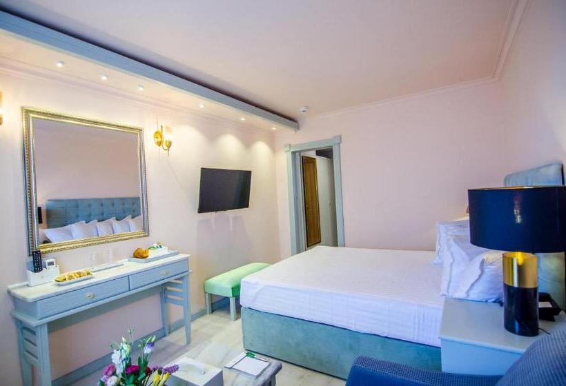 اتاق استاندارد با تخت دوبل و چشم‌انداز دریا, Phoenicia Blue View