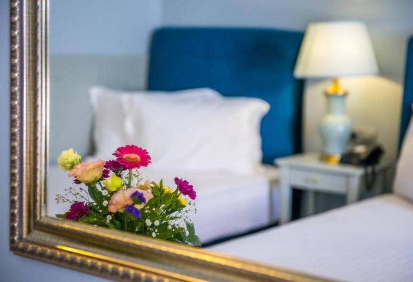 Standard Room Double Bed City View, Phoenicia Blue View