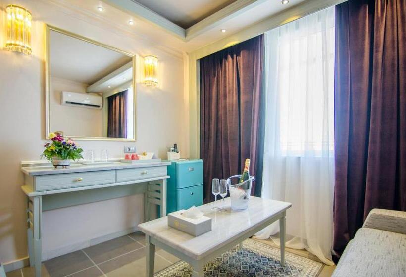 Standard Room Double Bed City View, Phoenicia Blue View
