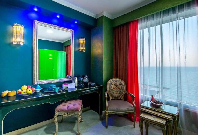سوییت با چشم‌انداز دریا, Phoenicia Blue View