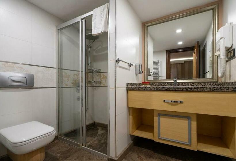 سوییت سوپریور, Moss Suites