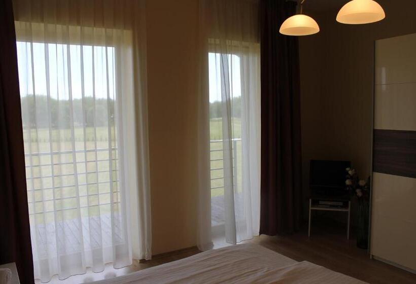 اتاق استاندارد با سرویس بهداشتی مشترک, Beach Guesthouse Lenkas