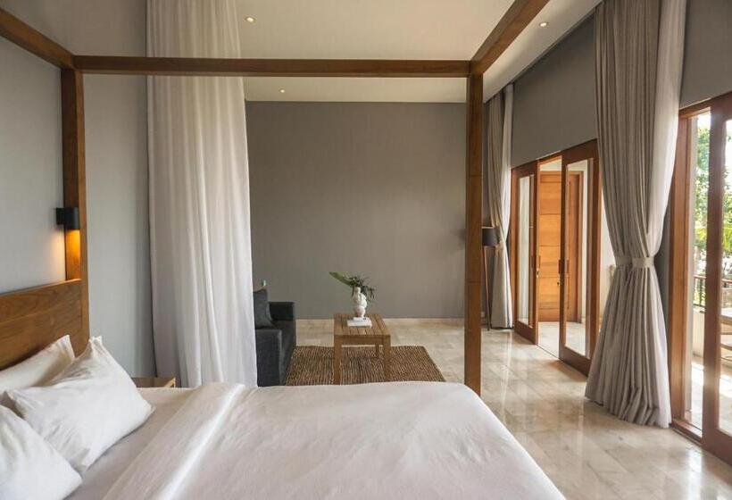 اتاق لوکس با بالکن و چشم‌انداز دریا, Sanglung Villas & Suites