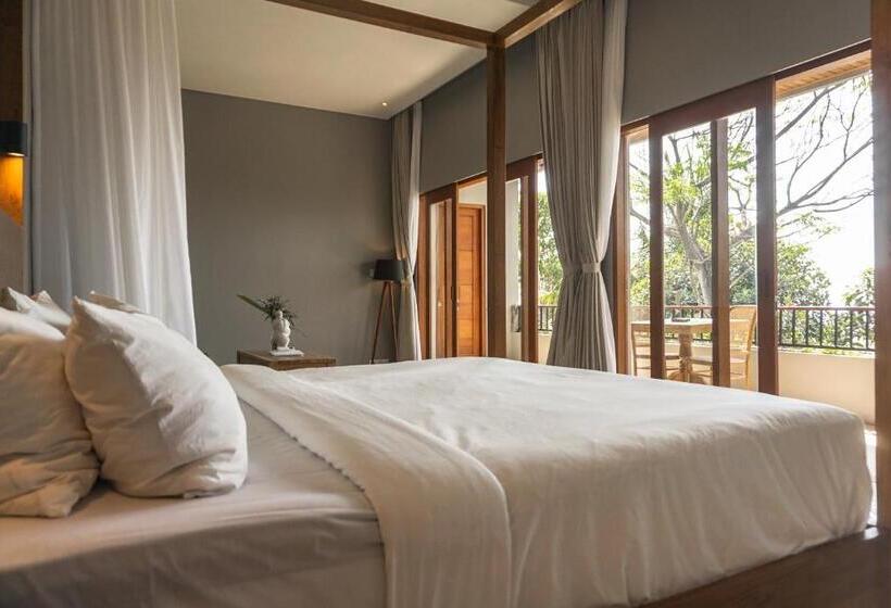 اتاق لوکس با بالکن و چشم‌انداز دریا, Sanglung Villas & Suites
