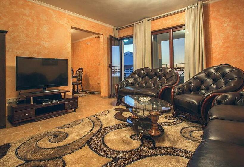 استودیوی استاندارد با چشم‌انداز دریا, Villa M