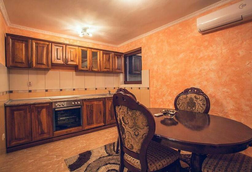 استودیوی استاندارد با چشم‌انداز دریا, Villa M