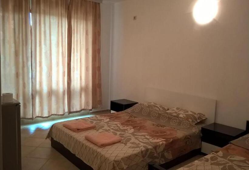 اتاق استاندارد سه نفره, Tangra Guest House