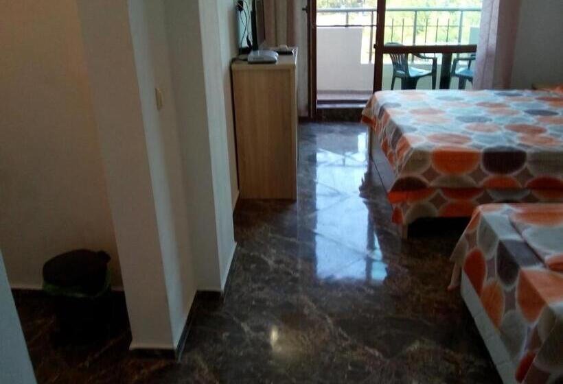 اتاق استاندارد سه نفره, Tangra Guest House