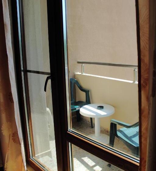 اتاق کلاسیک چهارنفره, Tangra Guest House