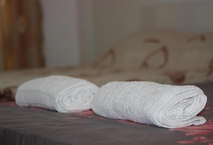 اتاق کلاسیک چهارنفره, Tangra Guest House