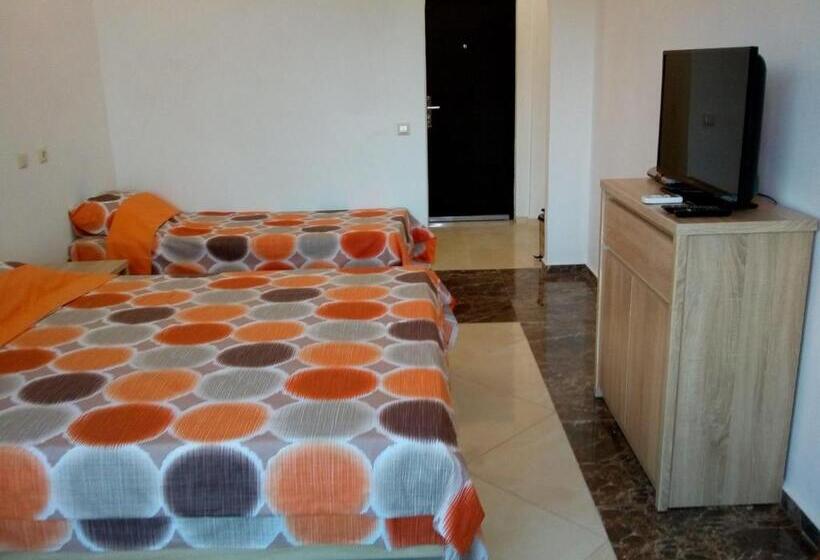 اتاق استاندارد سه نفره, Tangra Guest House