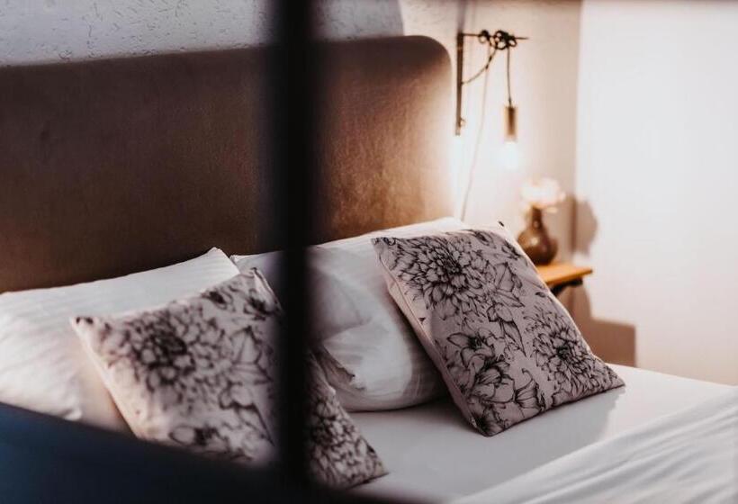 سوئیت جونیور با تراس, The Loft Lodge   Suiten