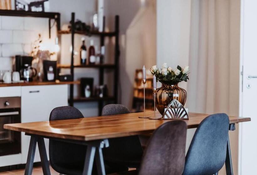 سوئیت جونیور با تراس, The Loft Lodge   Suiten