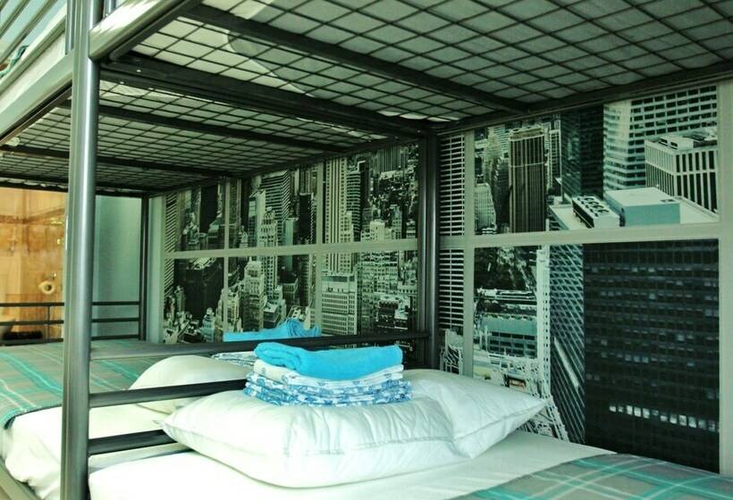 تختخواب در اتاق مشترک, Hostel 1001 Nights