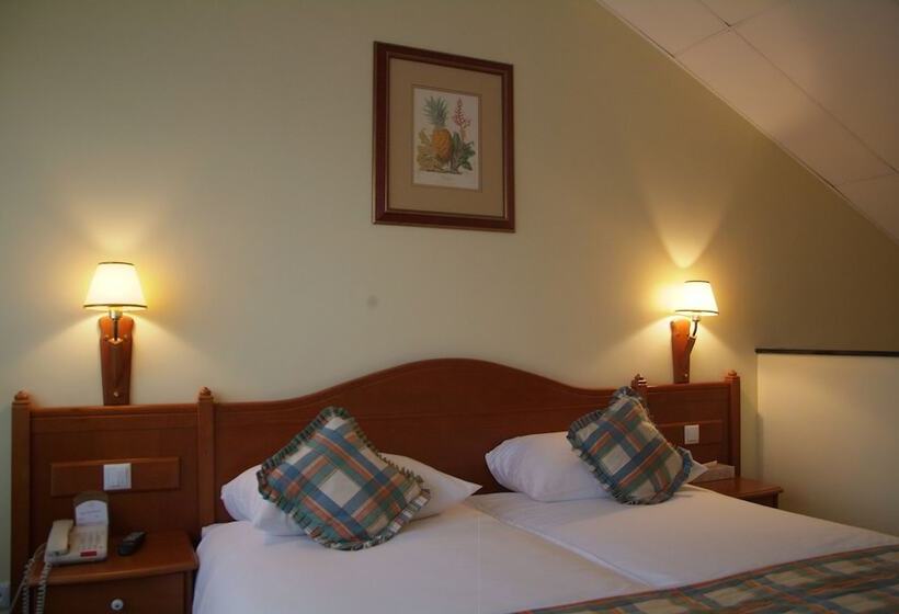 سوییت لوکس, Blue Nile Resort