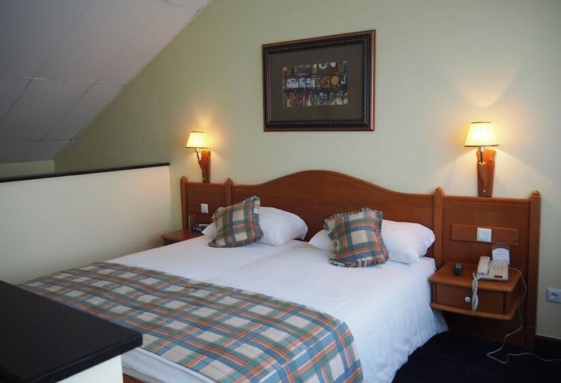 سوییت لوکس, Blue Nile Resort
