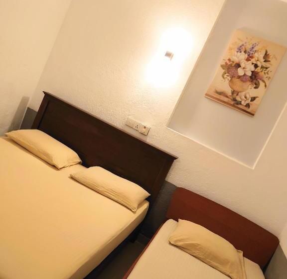 Economy Triple Room, Holiday Inn Unawatuna