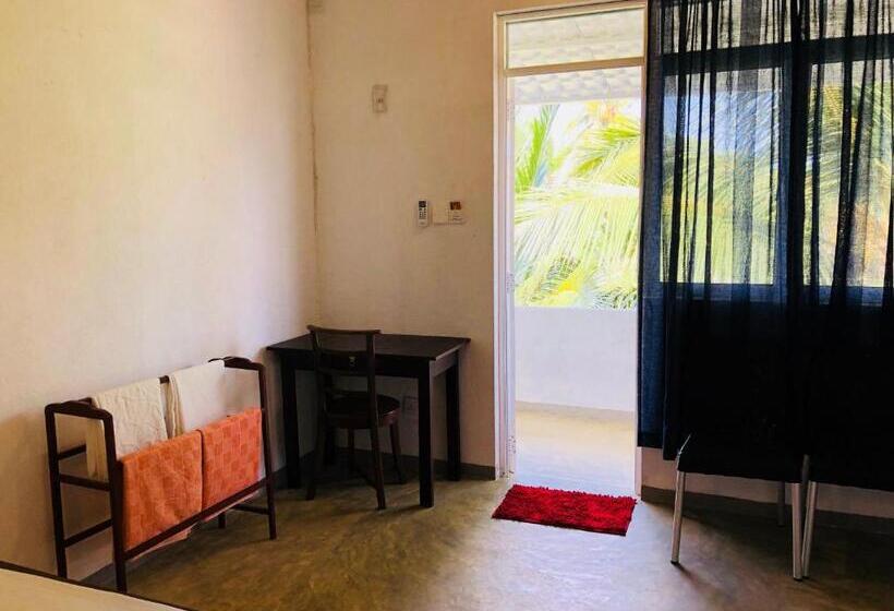 اتاق استاندارد سه نفره, Holiday Inn Unawatuna