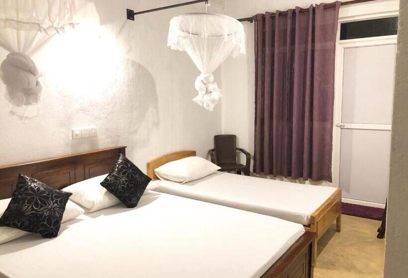 اتاق استاندارد سه نفره, Holiday Inn Unawatuna