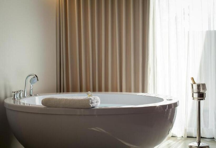 سوییت با چشم‌انداز دریا, The Calm Resort & Spa