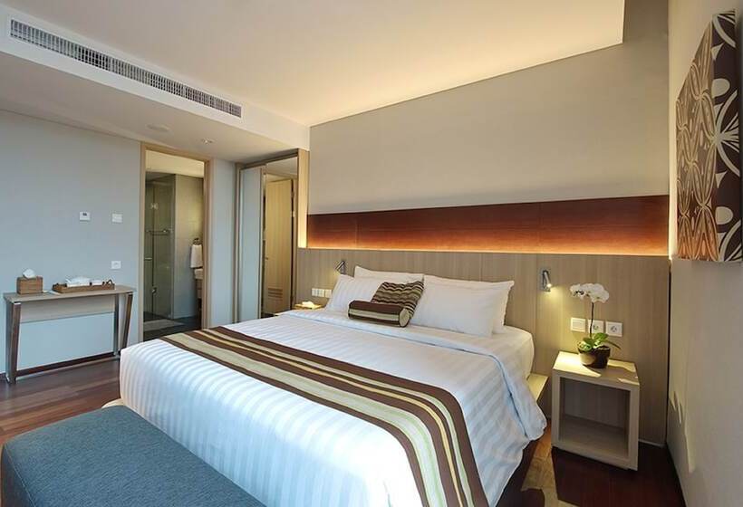 Deluxe Room King Size Bed, Ra Premiere Simatupang