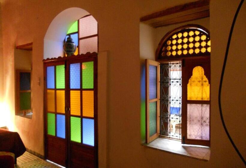 اتاق خانوادگی, Riad Mikou