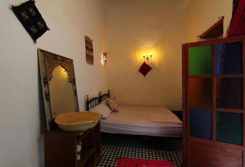 اتاق خانوادگی, Riad Mikou