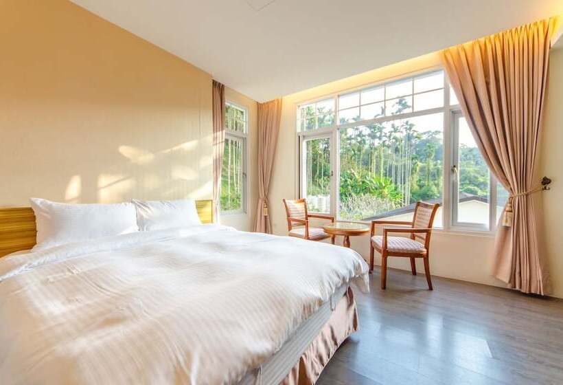 اتاق لوکس چهار تخته, Butchard Villas