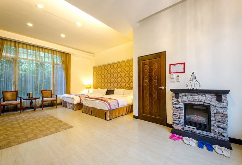 اتاق لوکس چهار تخته, Butchard Villas