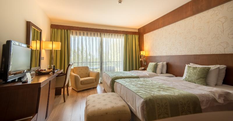 اتاق لوکس چهار تخته, Butchard Villas