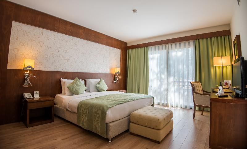 اتاق لوکس چهار تخته, Butchard Villas