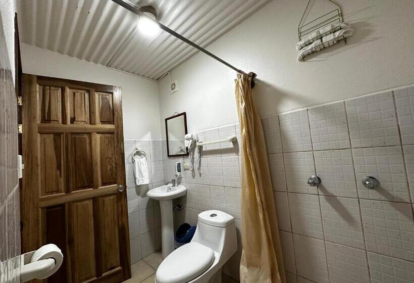 اتاق استاندارد سه نفره, Loma Real Hot Springs Bed & Breakfast