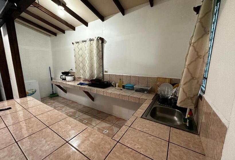 اتاق خانوادگی, Loma Real Hot Springs Bed & Breakfast
