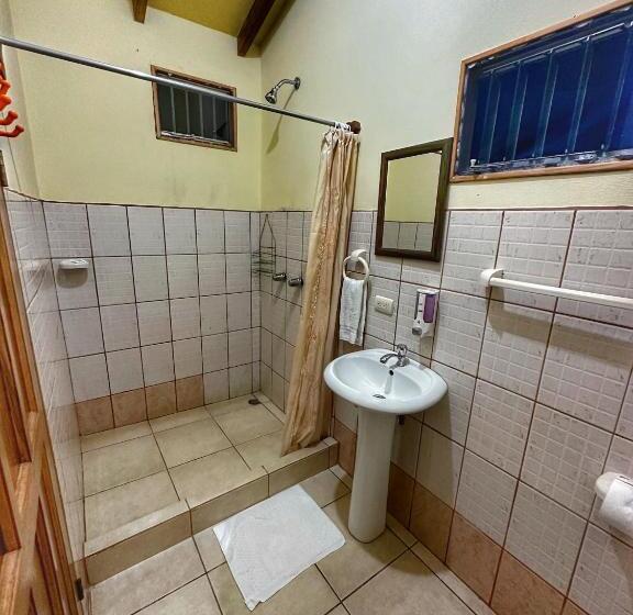 اتاق اکونومی, Loma Real Hot Springs Bed & Breakfast