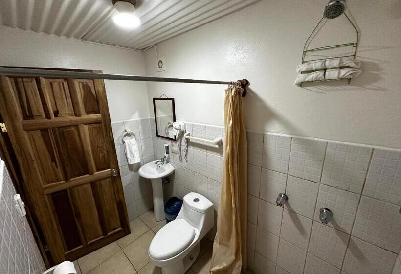 اتاق استاندارد سه نفره, Loma Real Hot Springs Bed & Breakfast