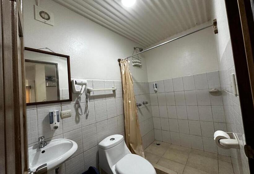 اتاق استاندارد سه نفره, Loma Real Hot Springs Bed & Breakfast