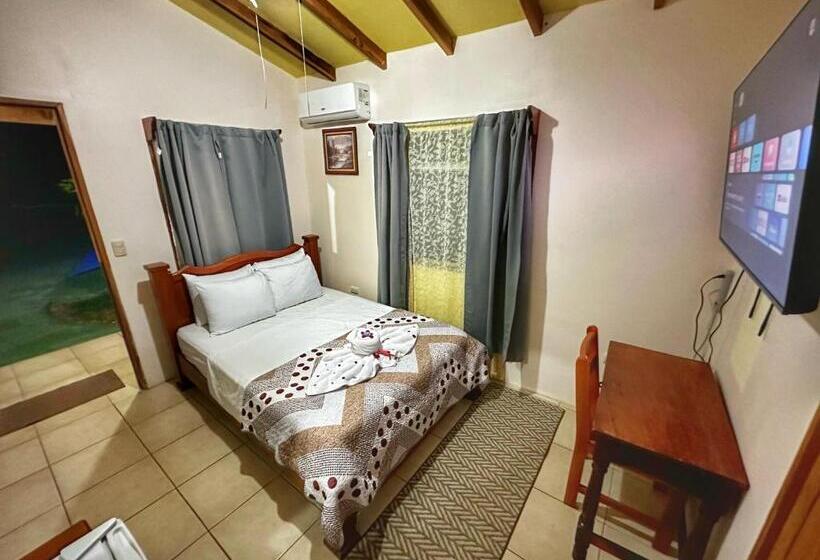 اتاق اکونومی, Loma Real Hot Springs Bed & Breakfast