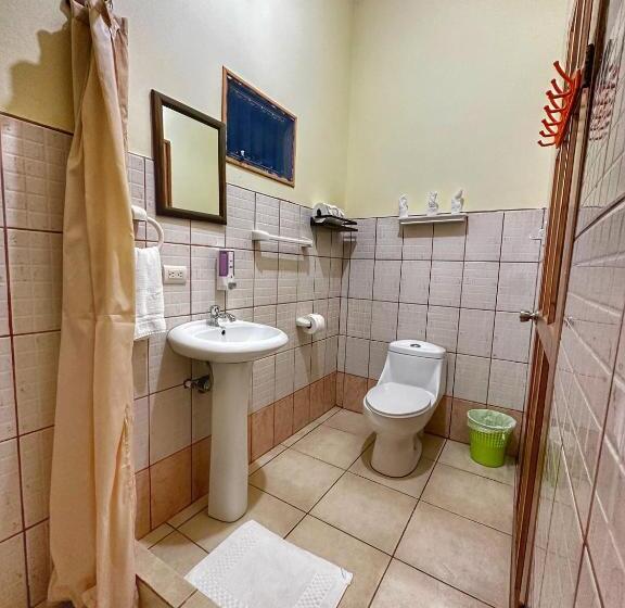 اتاق اکونومی, Loma Real Hot Springs Bed & Breakfast