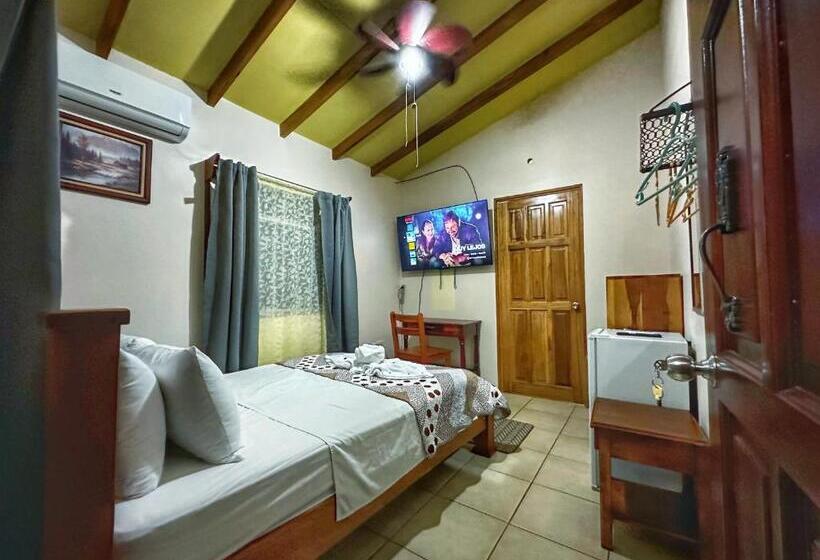 اتاق اکونومی, Loma Real Hot Springs Bed & Breakfast