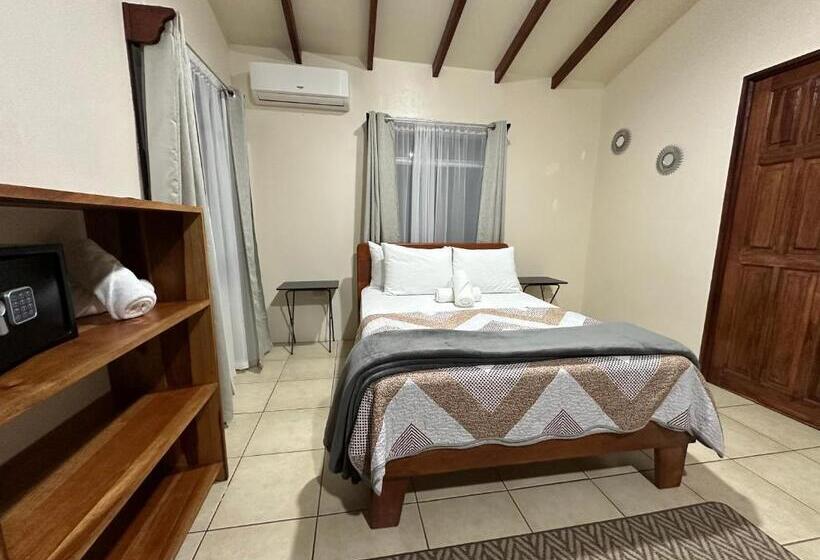 اتاق اکونومی, Loma Real Hot Springs Bed & Breakfast