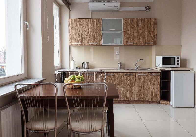 استودیوی لوکس, Lux Apart