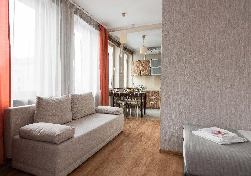 استودیوی لوکس, Lux Apart