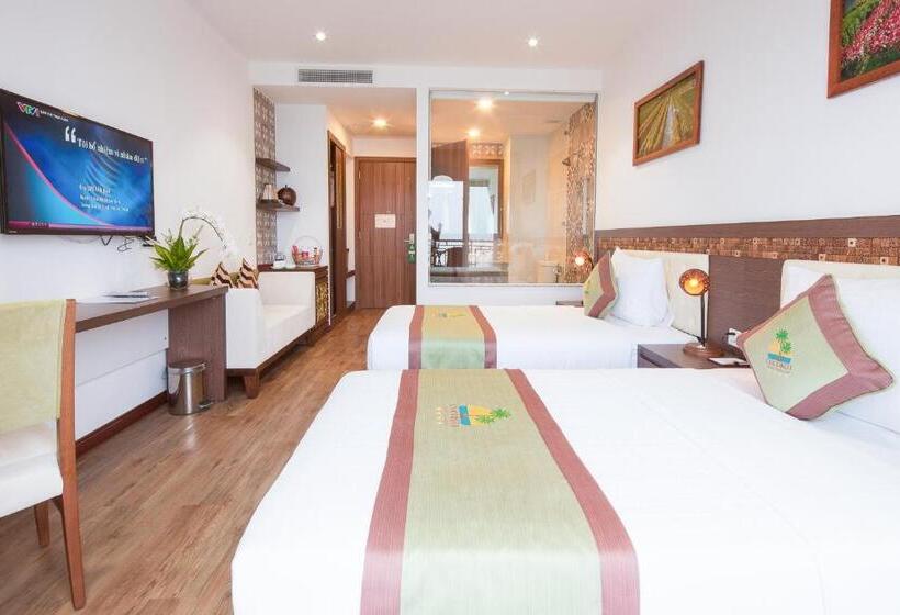 Deluxe room with river view, Ben Tre Riverside Resort