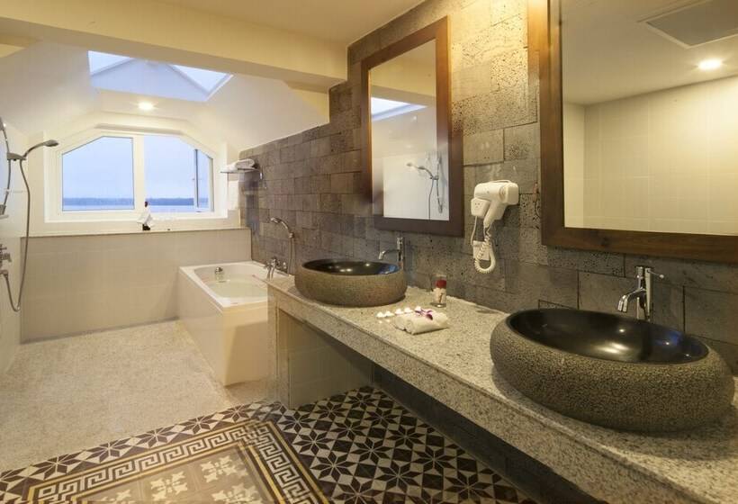 سوئیت با چشم‌انداز رودخانه, Ben Tre Riverside Resort