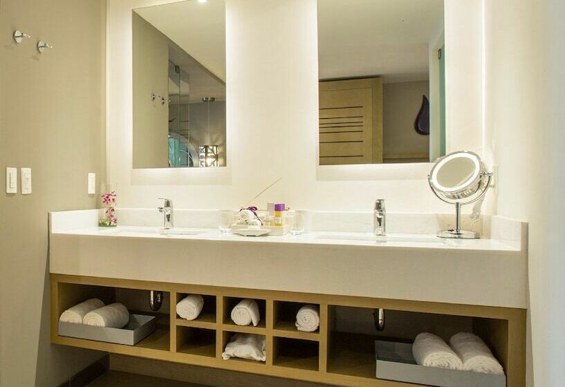 سوئیت جونیور با تخت بزرگ, Breathless Riviera Cancun Resort & Spa   Adults Only   All Inclusive
