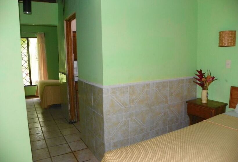 کلبه ییلاقی, El Pizote Lodge