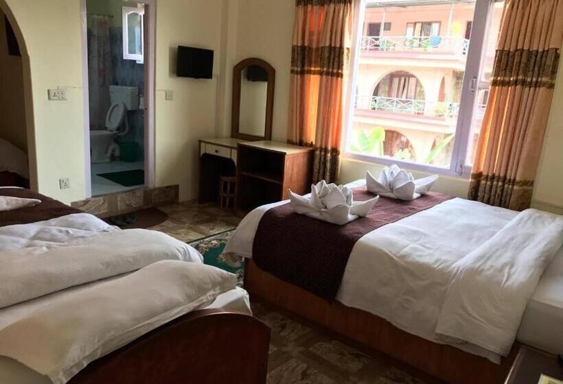 Deluxe Triple Room, Himalayan Inn