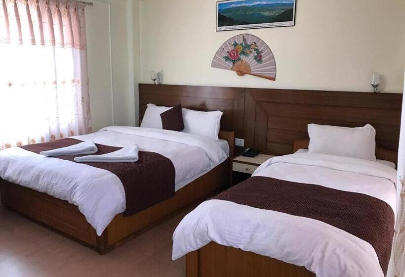 Deluxe Triple Room, Himalayan Inn